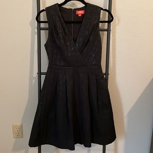 Classy super flattering black v-neck cocktail dress w/a little bit of sparkle ✨